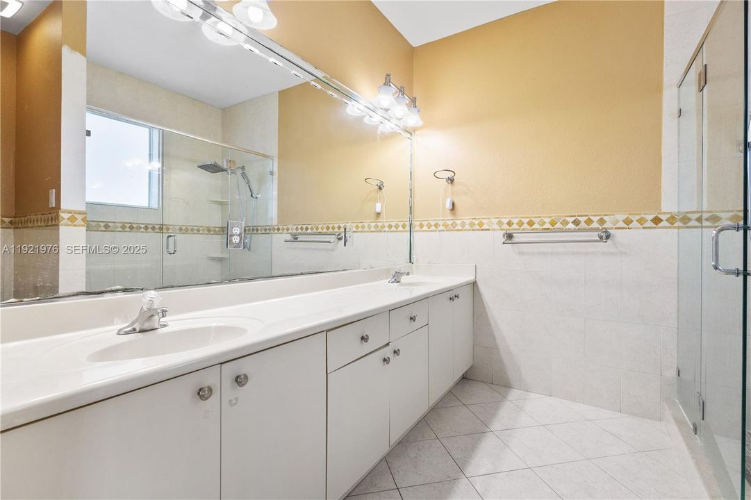 出租: $4,800 (3 贝兹, 2 浴室, 1959 平方英尺)