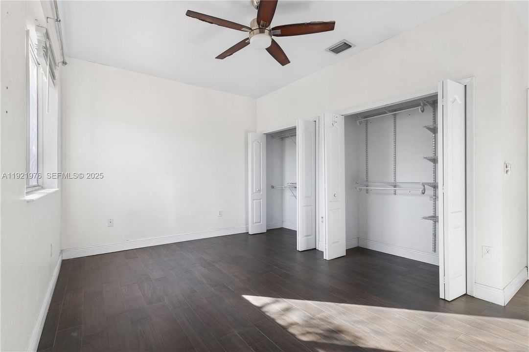 出租: $4,800 (3 贝兹, 2 浴室, 1959 平方英尺)