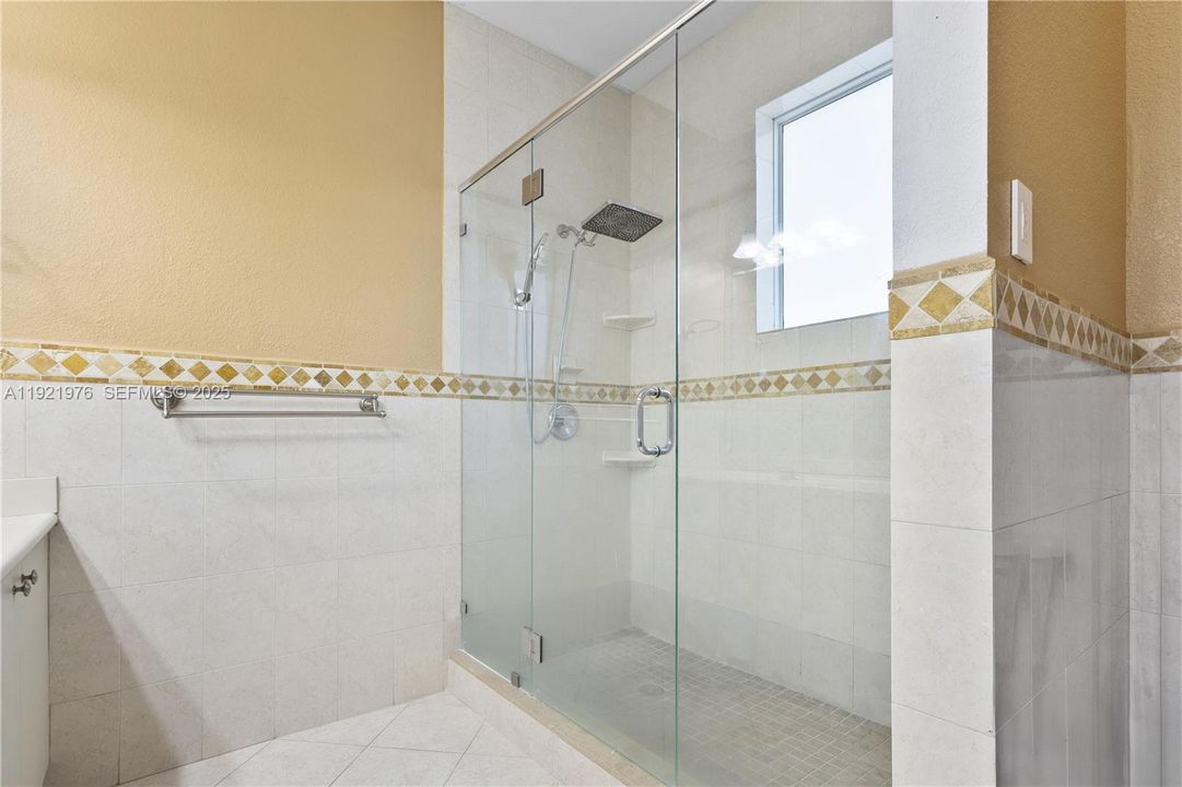 出租: $4,800 (3 贝兹, 2 浴室, 1959 平方英尺)