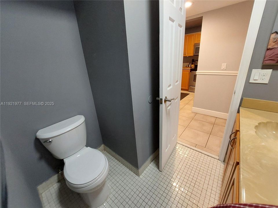 待售: $225,000 (1 贝兹, 1 浴室, 670 平方英尺)