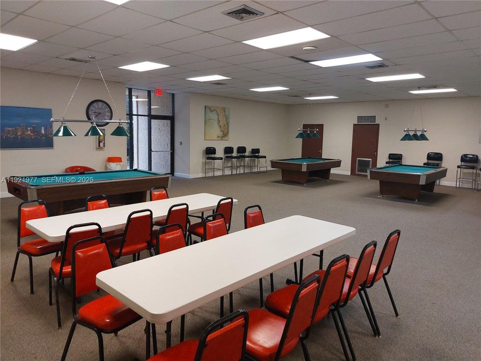 待售: $225,000 (1 贝兹, 1 浴室, 670 平方英尺)