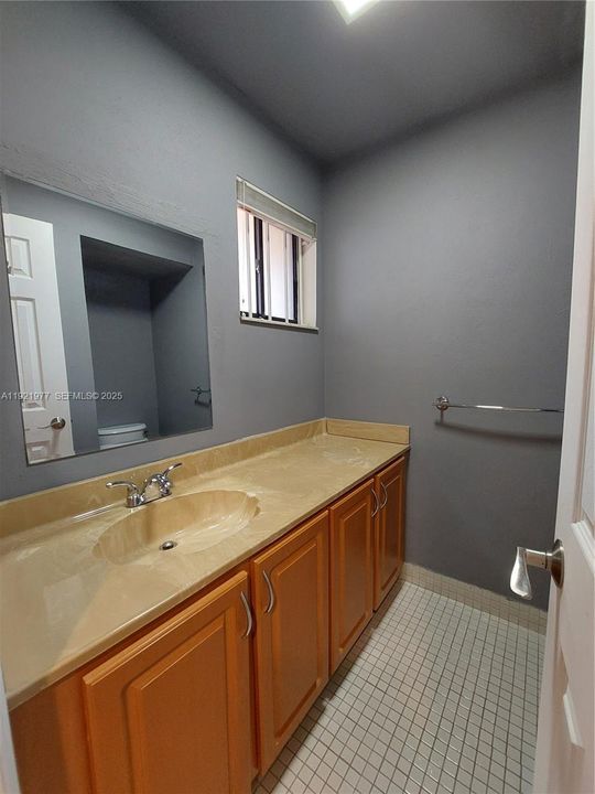 待售: $225,000 (1 贝兹, 1 浴室, 670 平方英尺)