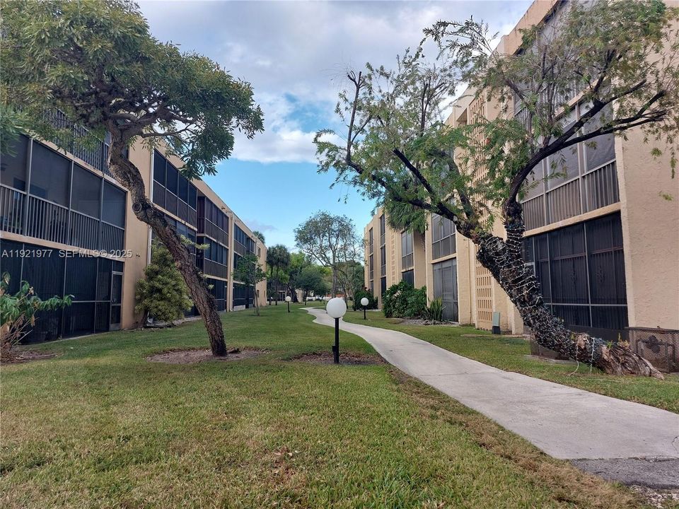 待售: $225,000 (1 贝兹, 1 浴室, 670 平方英尺)