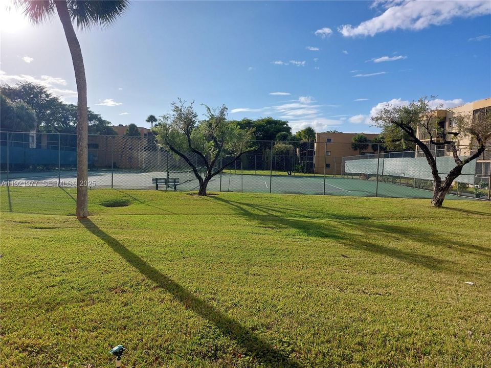 待售: $225,000 (1 贝兹, 1 浴室, 670 平方英尺)