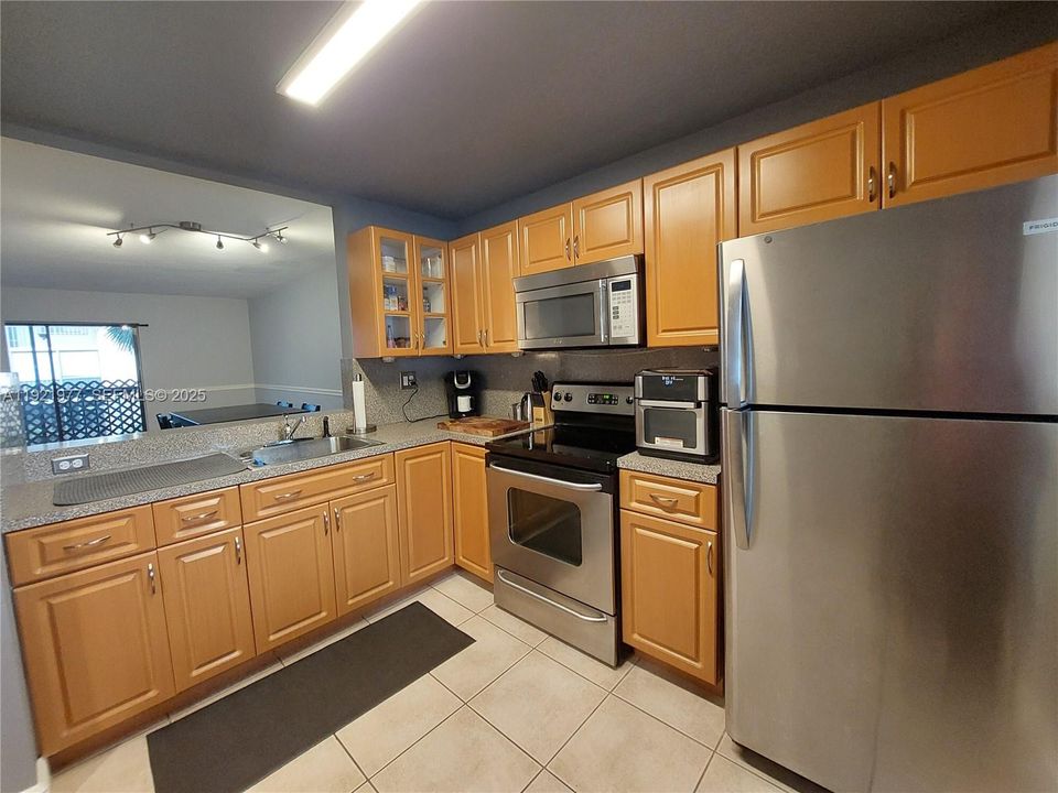 待售: $225,000 (1 贝兹, 1 浴室, 670 平方英尺)