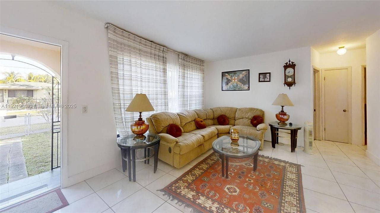 待售: $475,000 (3 贝兹, 2 浴室, 1359 平方英尺)