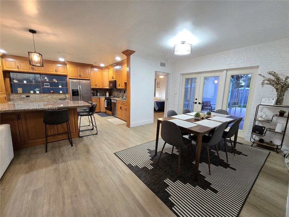 合同活跃: $579,900 (3 贝兹, 2 浴室, 1471 平方英尺)