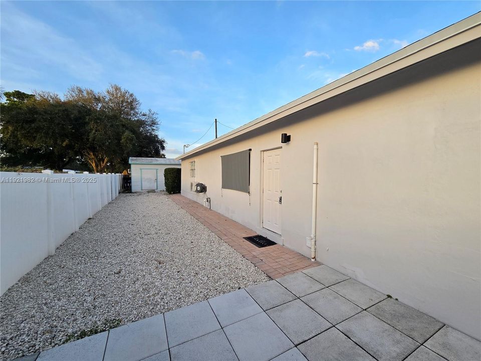 合同活跃: $579,900 (3 贝兹, 2 浴室, 1471 平方英尺)