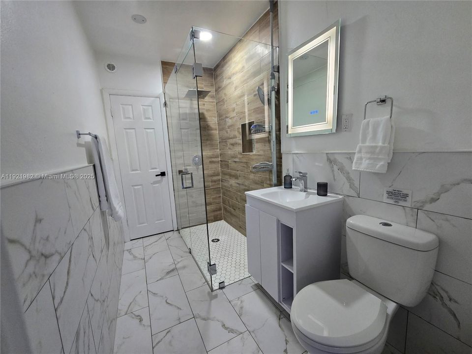 合同活跃: $579,900 (3 贝兹, 2 浴室, 1471 平方英尺)