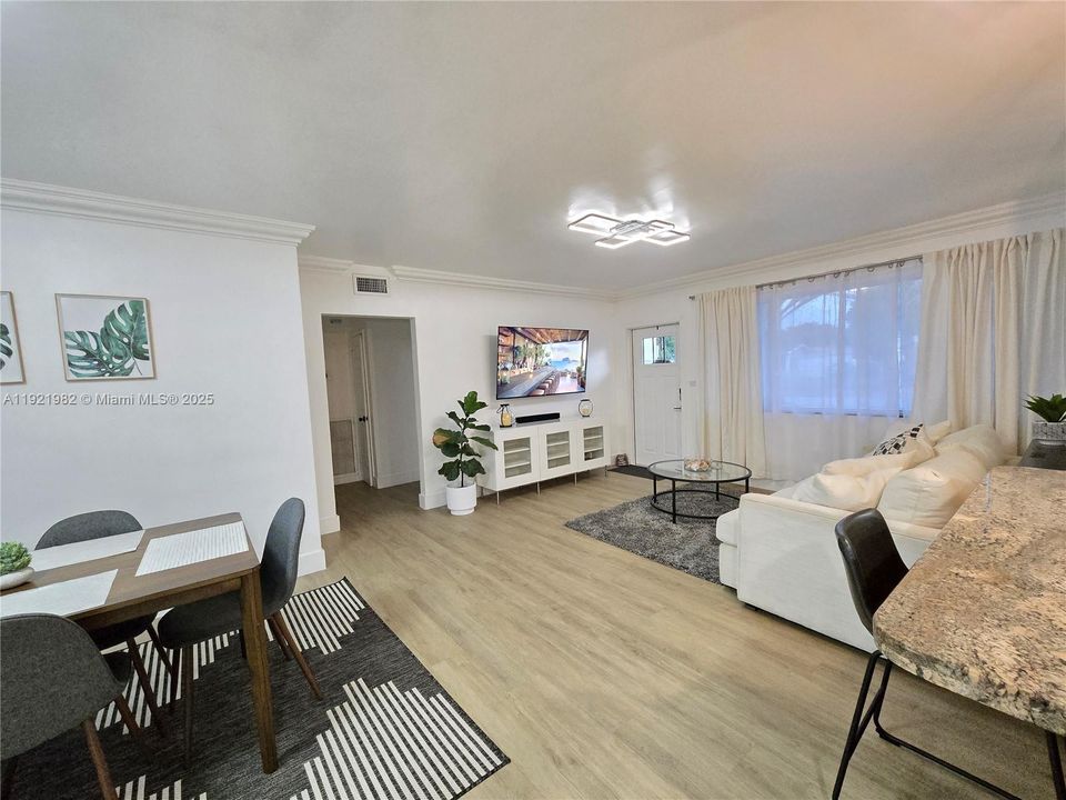 合同活跃: $579,900 (3 贝兹, 2 浴室, 1471 平方英尺)