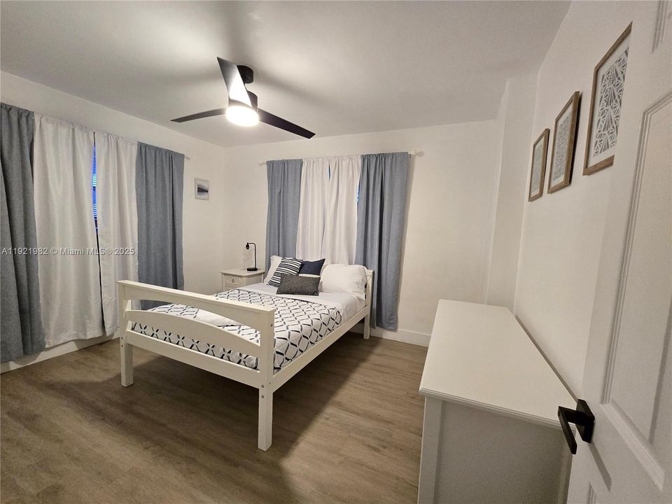 合同活跃: $579,900 (3 贝兹, 2 浴室, 1471 平方英尺)