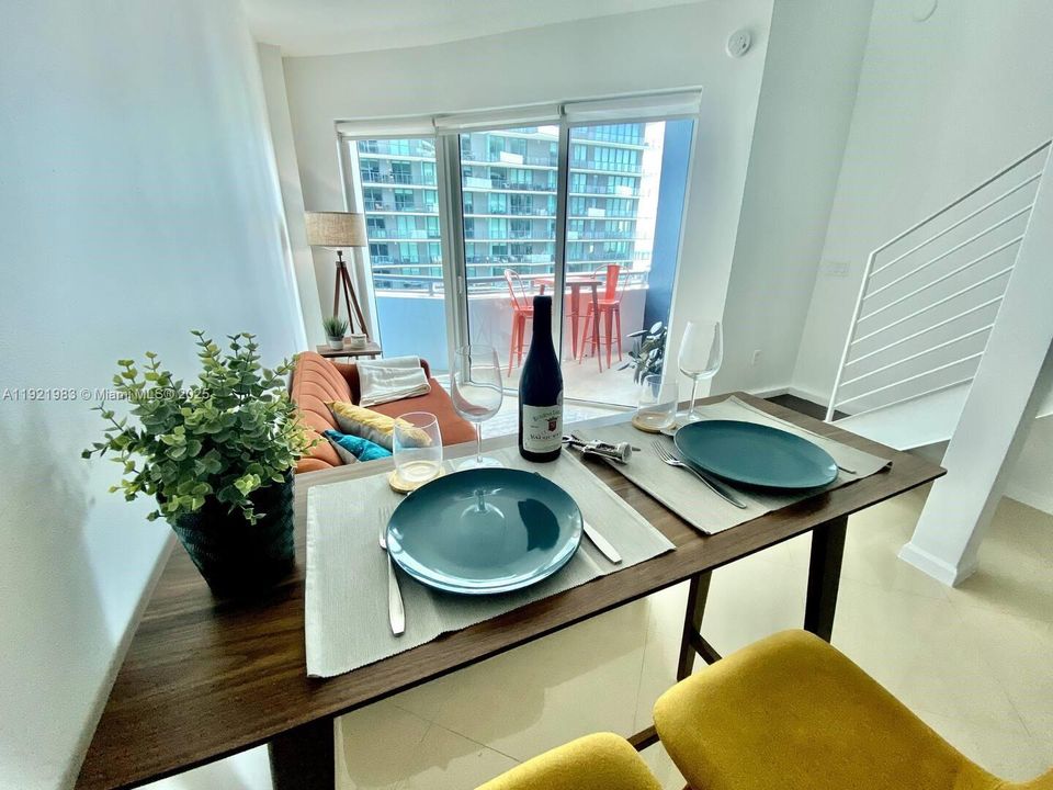 For Sale: $475,000 (1 beds, 1 baths, 721 Square Feet)