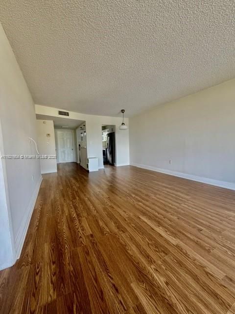 待售: $134,900 (2 贝兹, 2 浴室, 850 平方英尺)