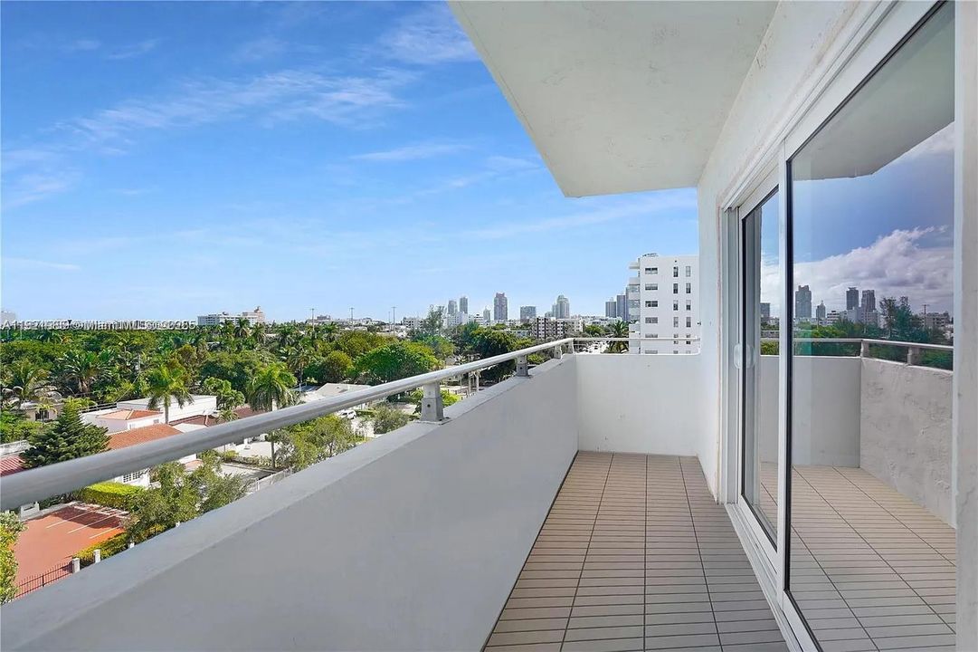 For Rent: $4,500 (2 beds, 2 baths, 1070 Square Feet)