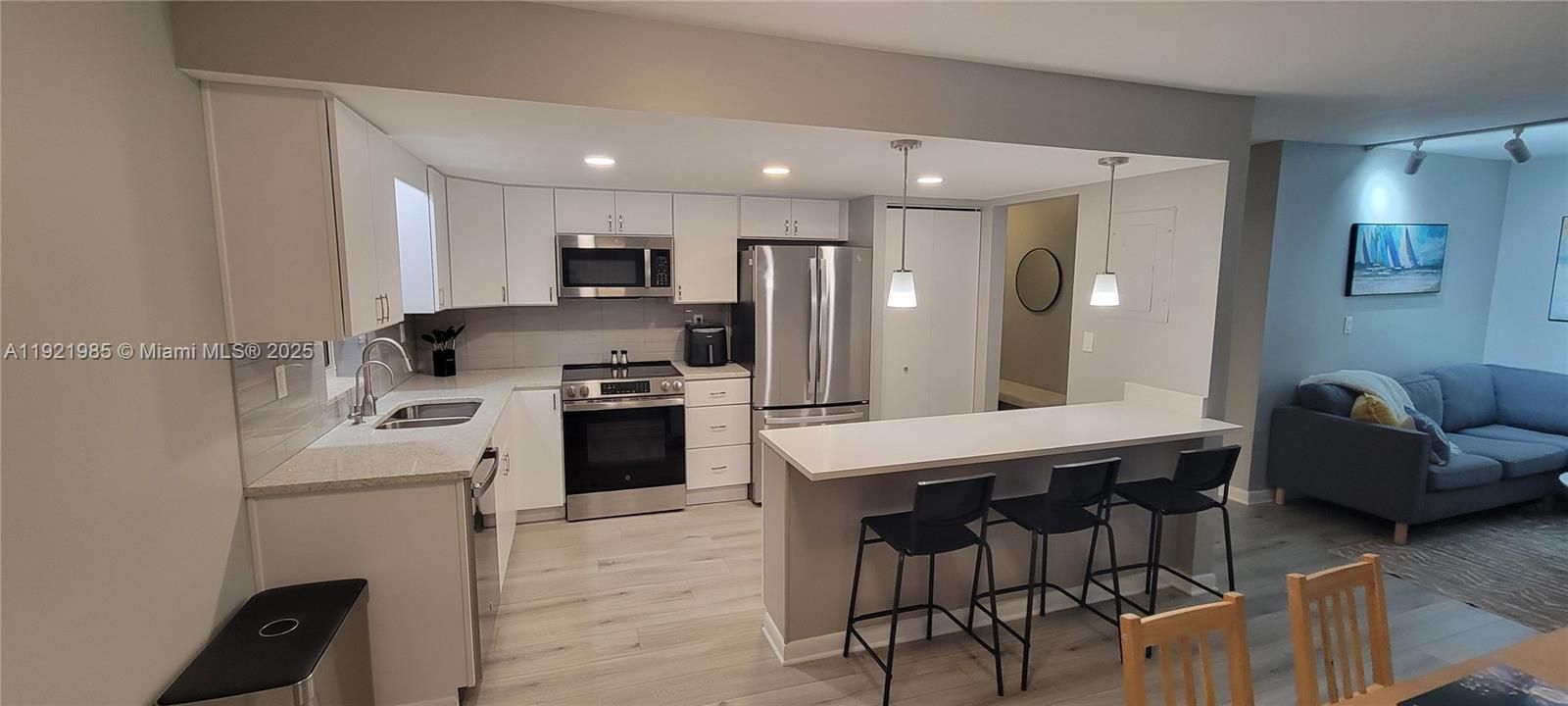 For Rent: $4,500 (2 beds, 2 baths, 1070 Square Feet)