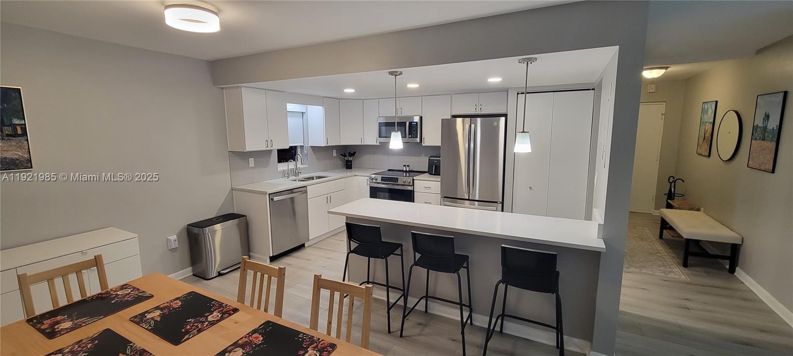 For Rent: $4,500 (2 beds, 2 baths, 1070 Square Feet)