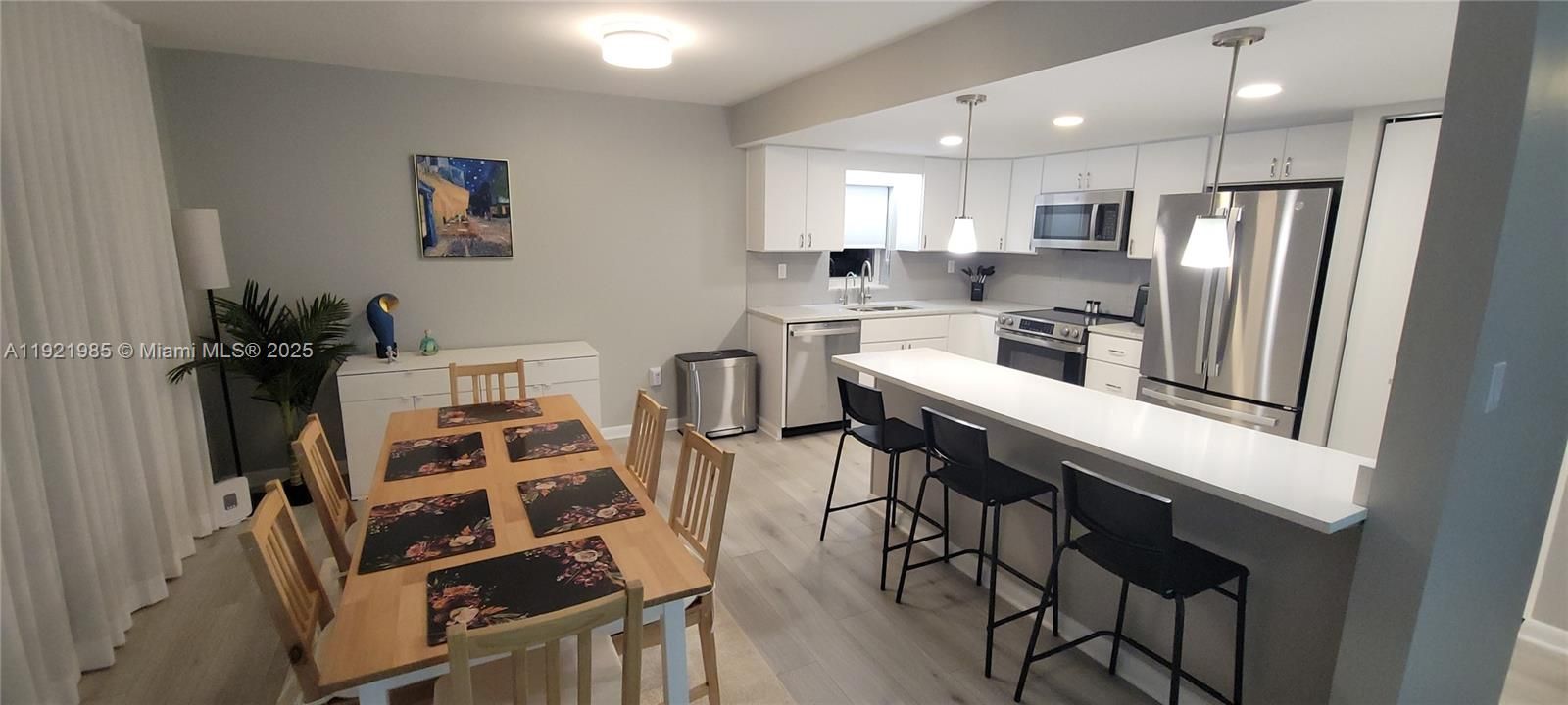 For Rent: $4,500 (2 beds, 2 baths, 1070 Square Feet)