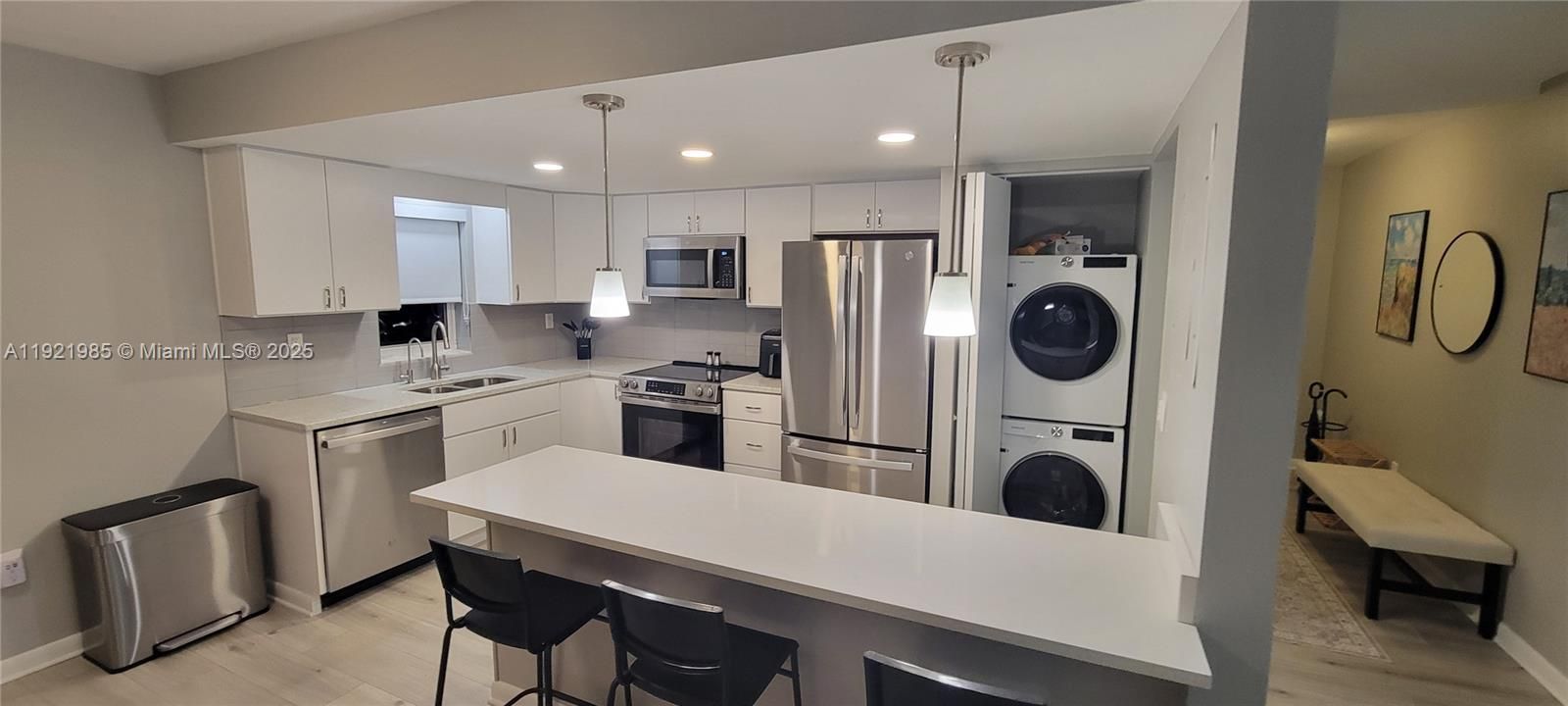 For Rent: $4,500 (2 beds, 2 baths, 1070 Square Feet)