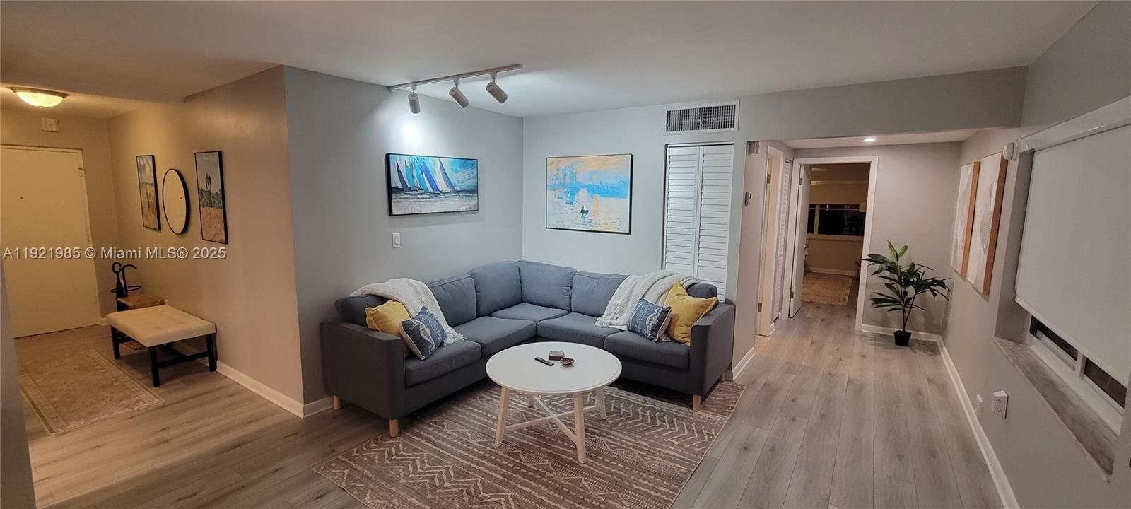 For Rent: $4,500 (2 beds, 2 baths, 1070 Square Feet)