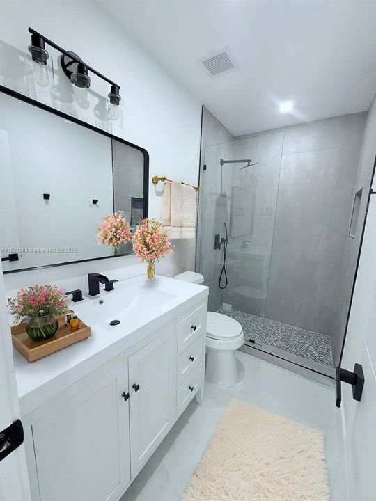 出租: $2,000 (2 贝兹, 1 浴室, 1000 平方英尺)