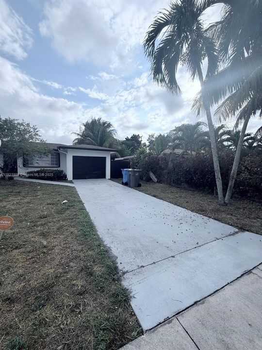 出租: $2,000 (2 贝兹, 1 浴室, 1000 平方英尺)