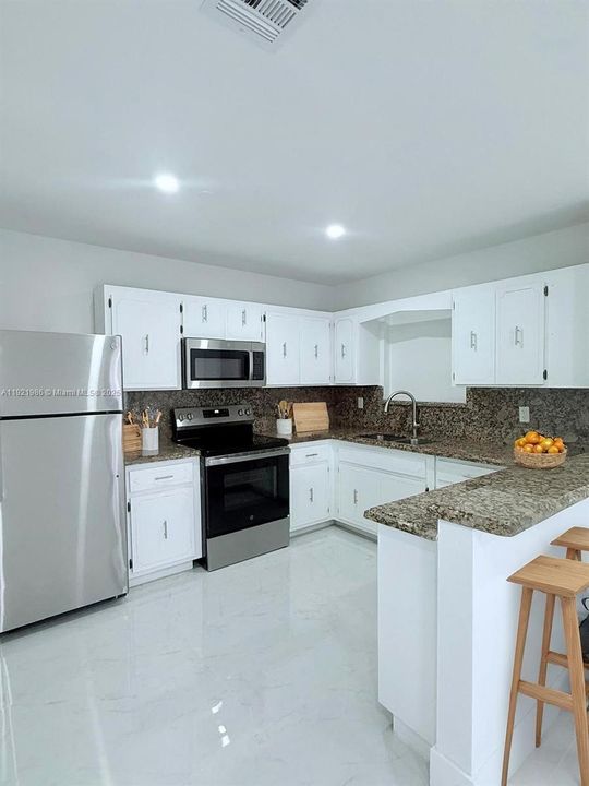 出租: $2,000 (2 贝兹, 1 浴室, 1000 平方英尺)