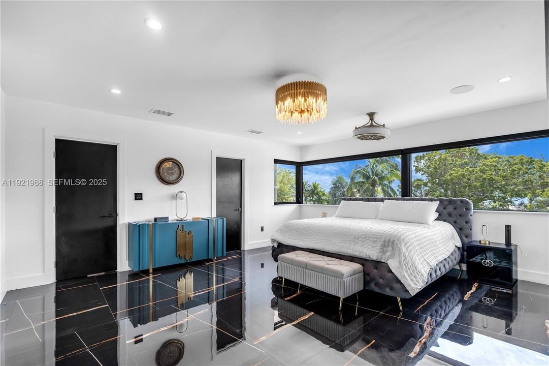 На продажу: $3,395,000 (5 спален, 5 ванн, 3868 Квадратных фут)