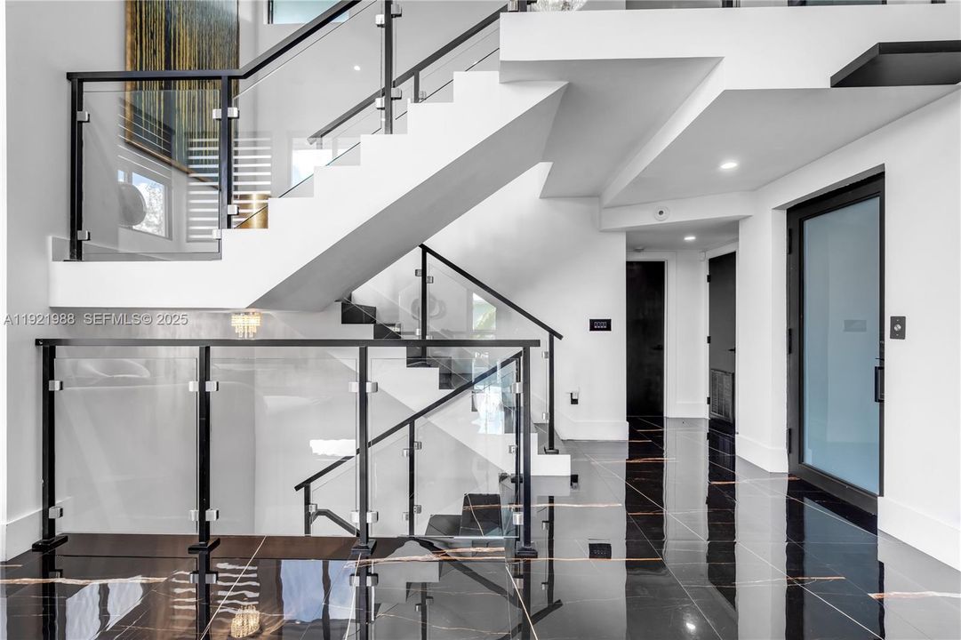 На продажу: $3,395,000 (5 спален, 5 ванн, 3868 Квадратных фут)