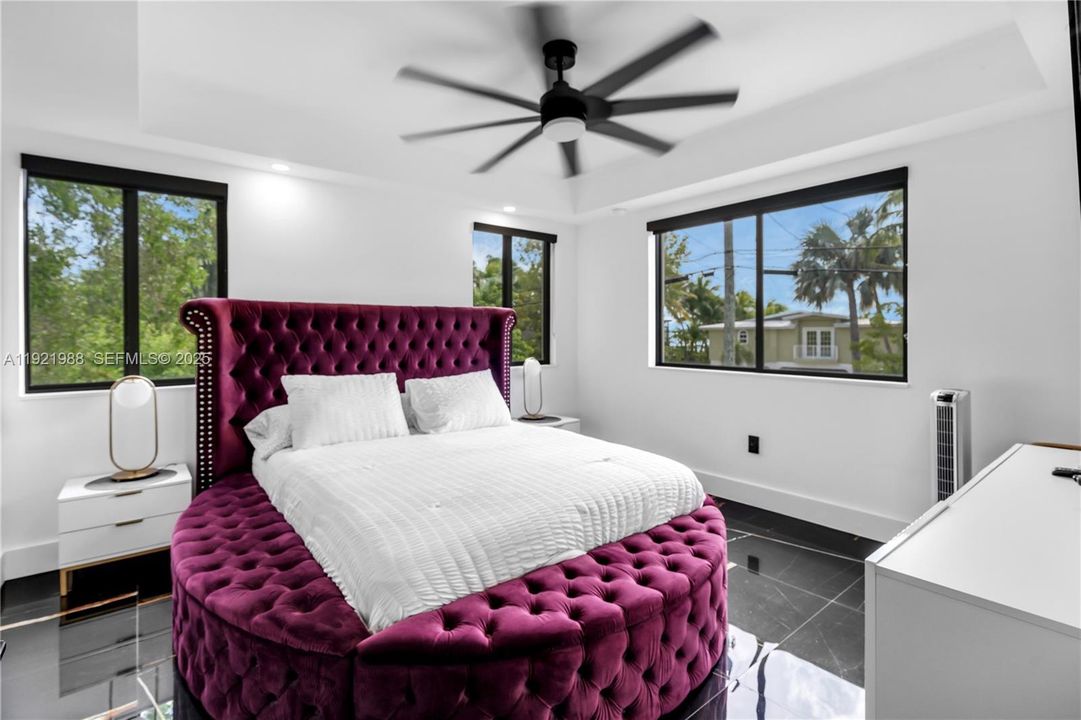 На продажу: $3,395,000 (5 спален, 5 ванн, 3868 Квадратных фут)