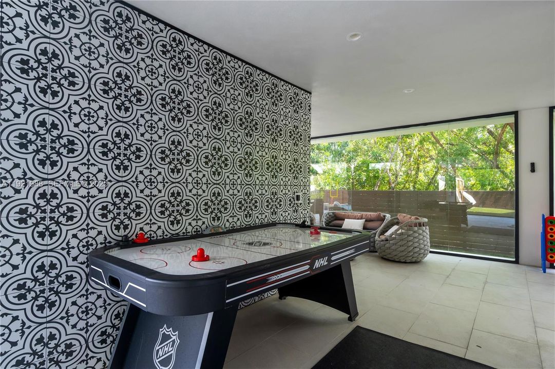 На продажу: $3,395,000 (5 спален, 5 ванн, 3868 Квадратных фут)