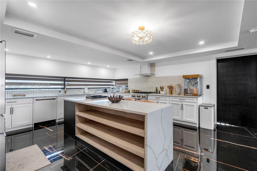 На продажу: $3,395,000 (5 спален, 5 ванн, 3868 Квадратных фут)