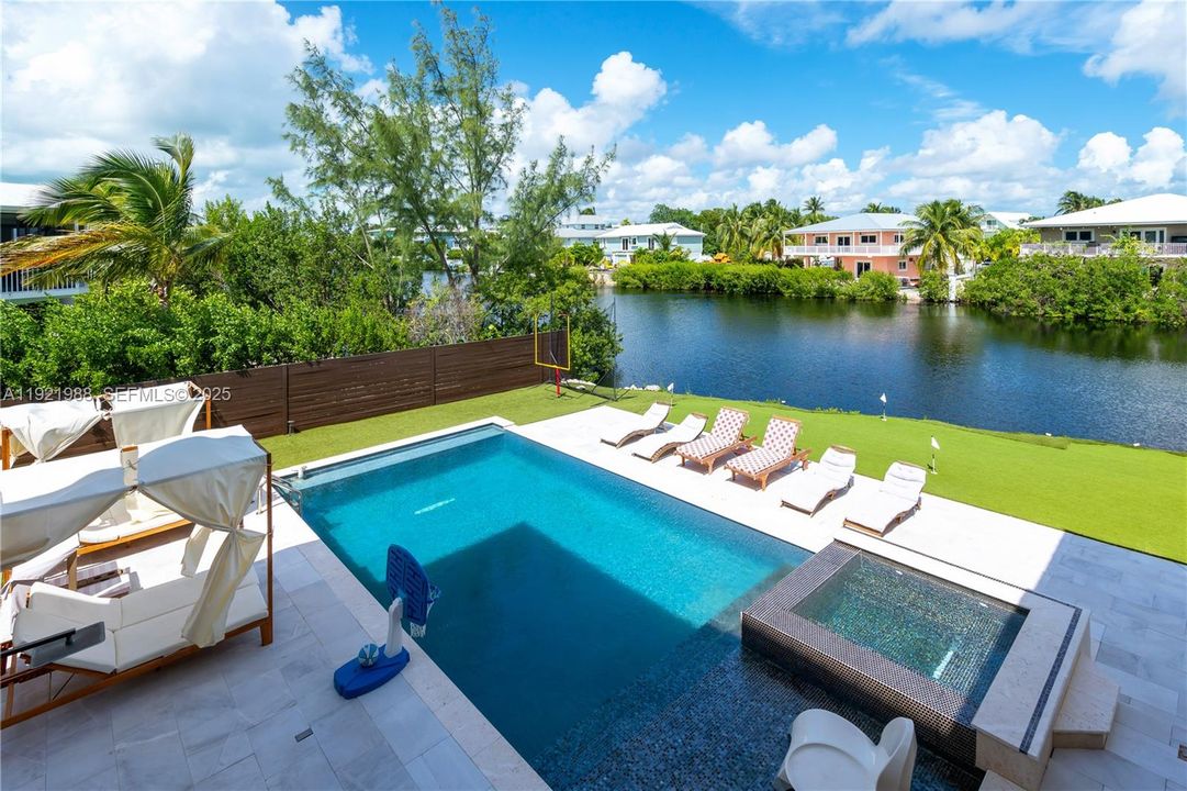 На продажу: $3,395,000 (5 спален, 5 ванн, 3868 Квадратных фут)