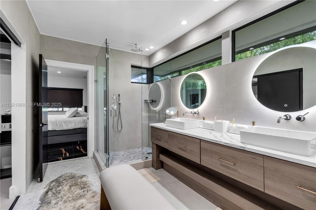 На продажу: $3,395,000 (5 спален, 5 ванн, 3868 Квадратных фут)