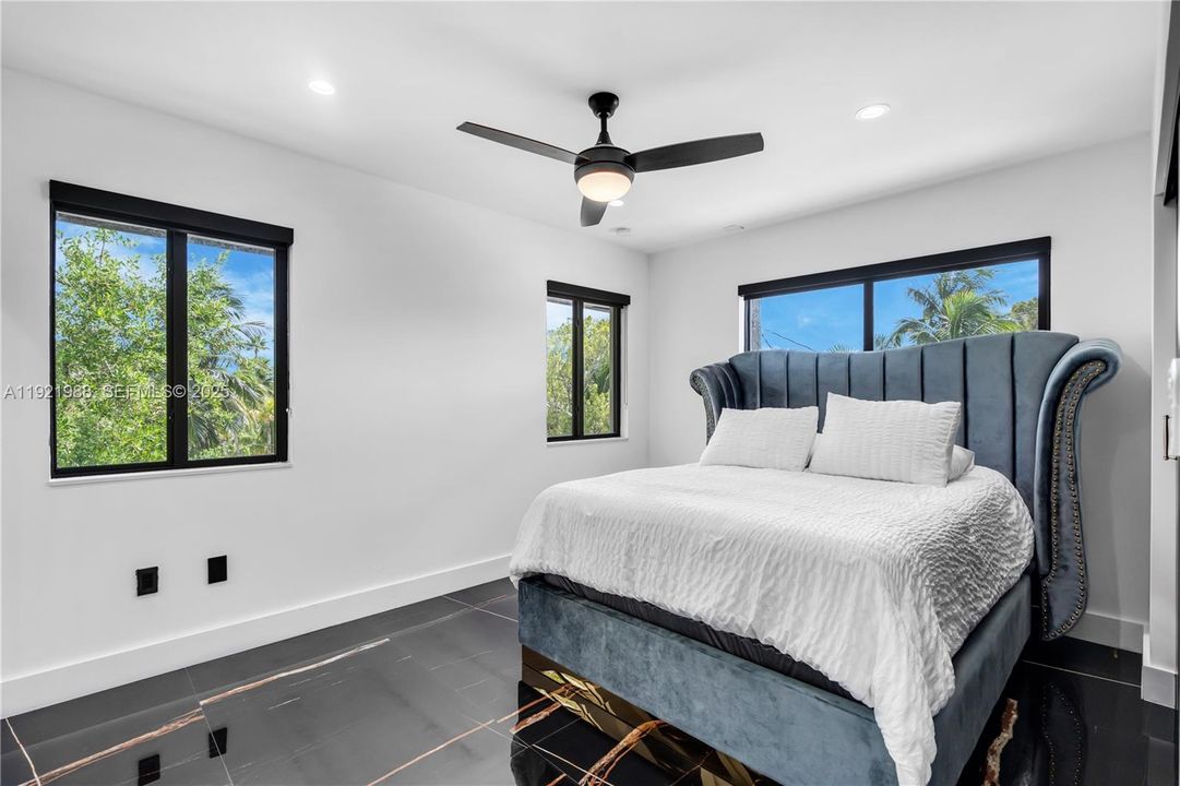 На продажу: $3,395,000 (5 спален, 5 ванн, 3868 Квадратных фут)