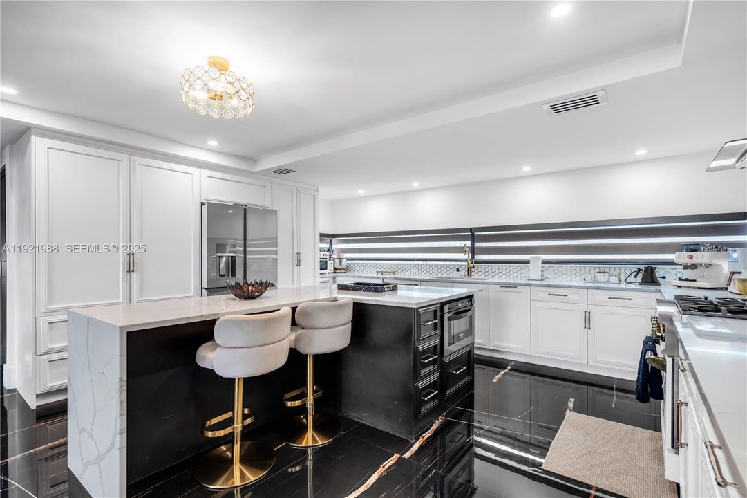 На продажу: $3,395,000 (5 спален, 5 ванн, 3868 Квадратных фут)