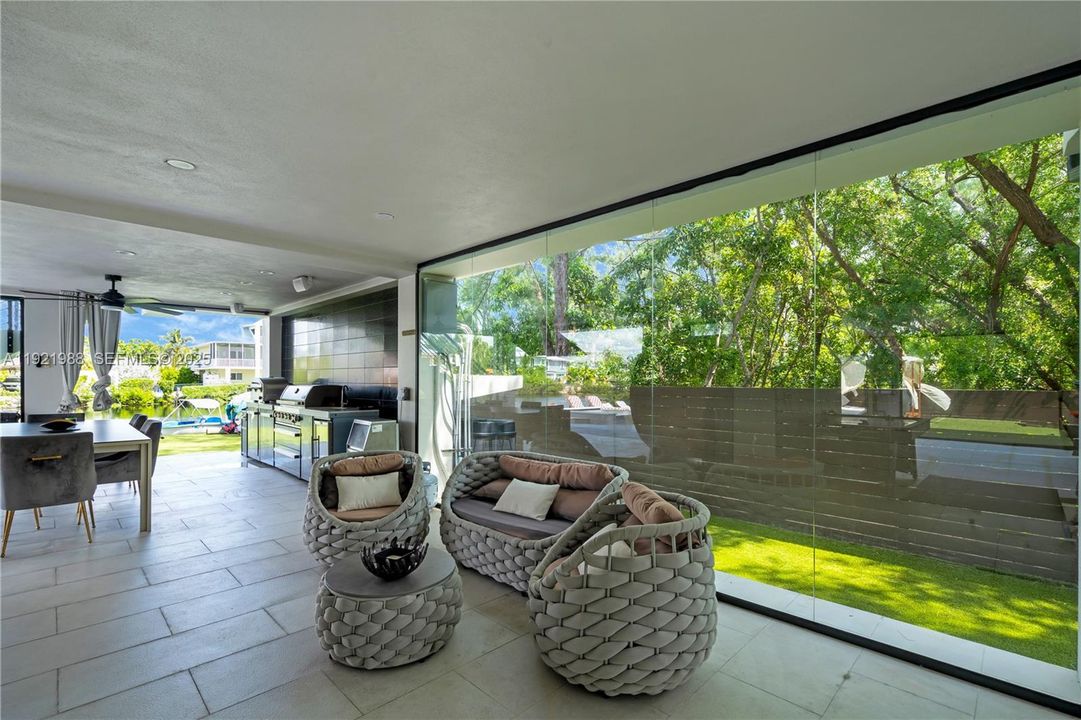 На продажу: $3,395,000 (5 спален, 5 ванн, 3868 Квадратных фут)