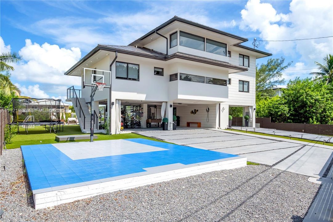 На продажу: $3,395,000 (5 спален, 5 ванн, 3868 Квадратных фут)