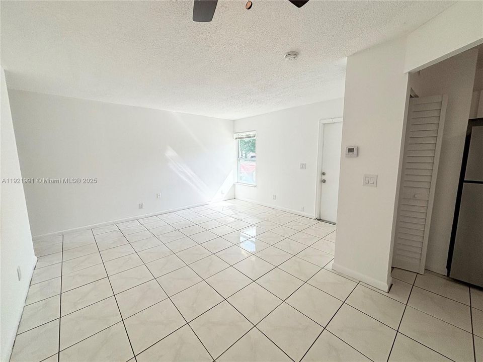 For Rent: $1,800 (2 beds, 1 baths, 3503 Square Feet)