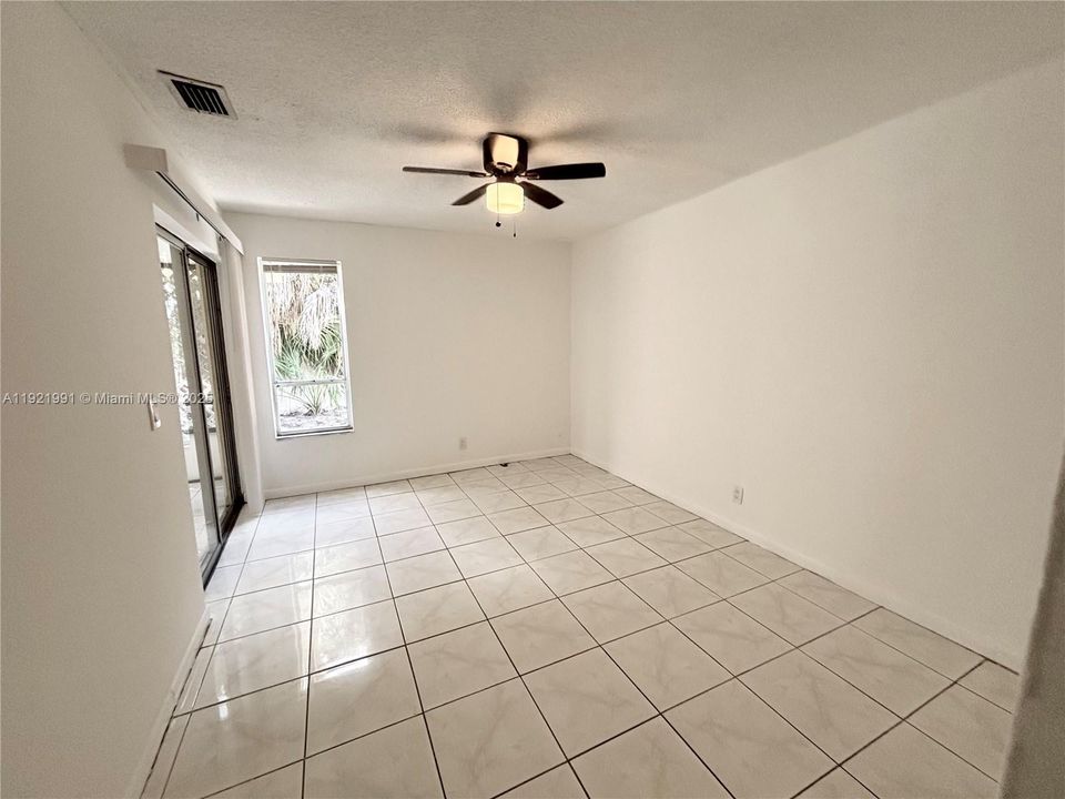 For Rent: $1,800 (2 beds, 1 baths, 3503 Square Feet)