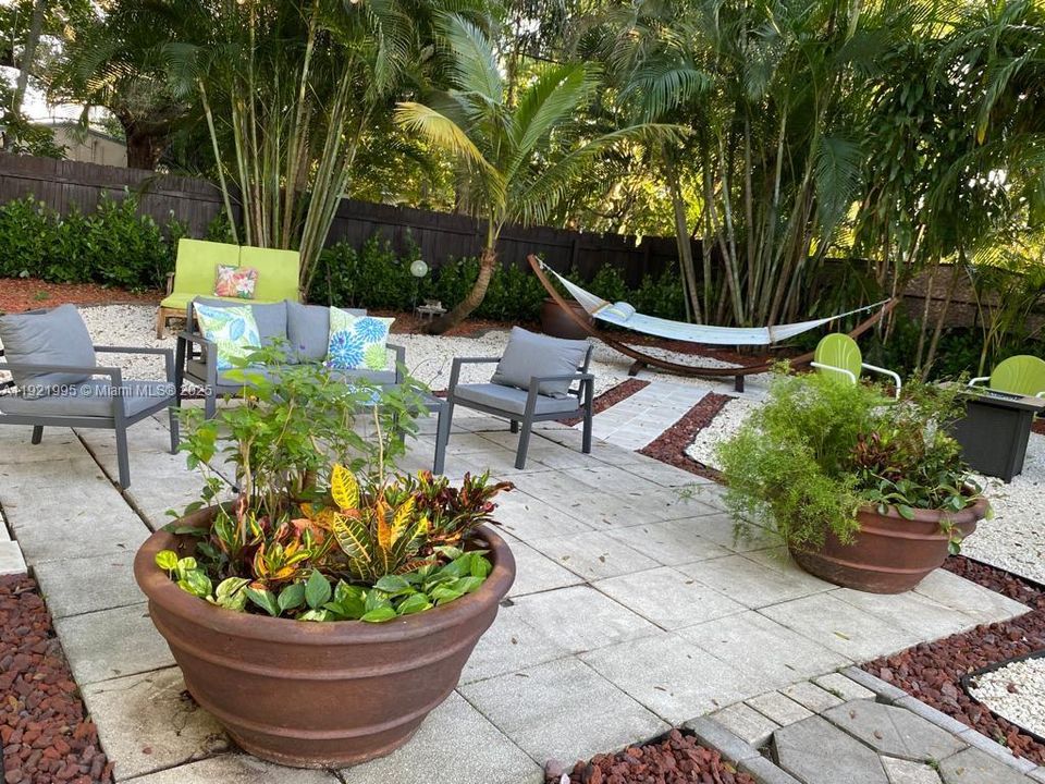 For Sale: $790,000 (3 beds, 2 baths, 1494 Square Feet)