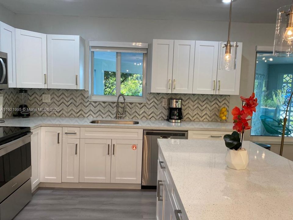 For Sale: $790,000 (3 beds, 2 baths, 1494 Square Feet)