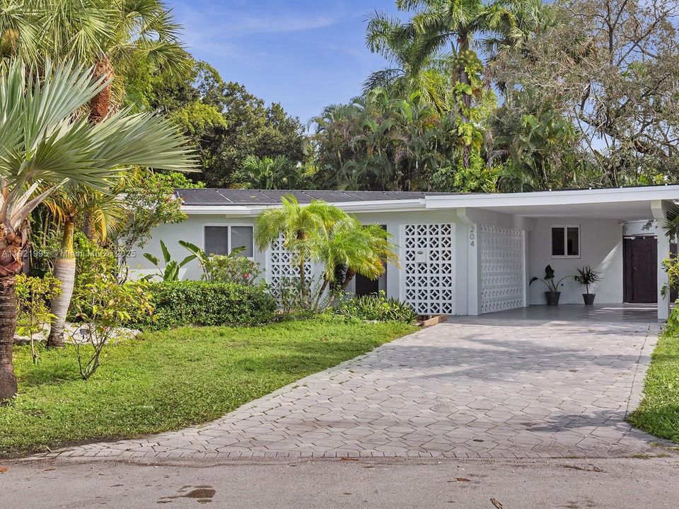 For Sale: $790,000 (3 beds, 2 baths, 1494 Square Feet)