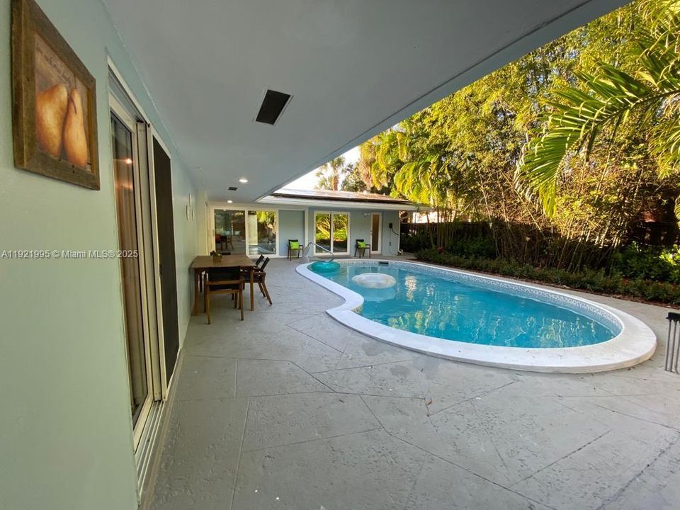 For Sale: $790,000 (3 beds, 2 baths, 1494 Square Feet)