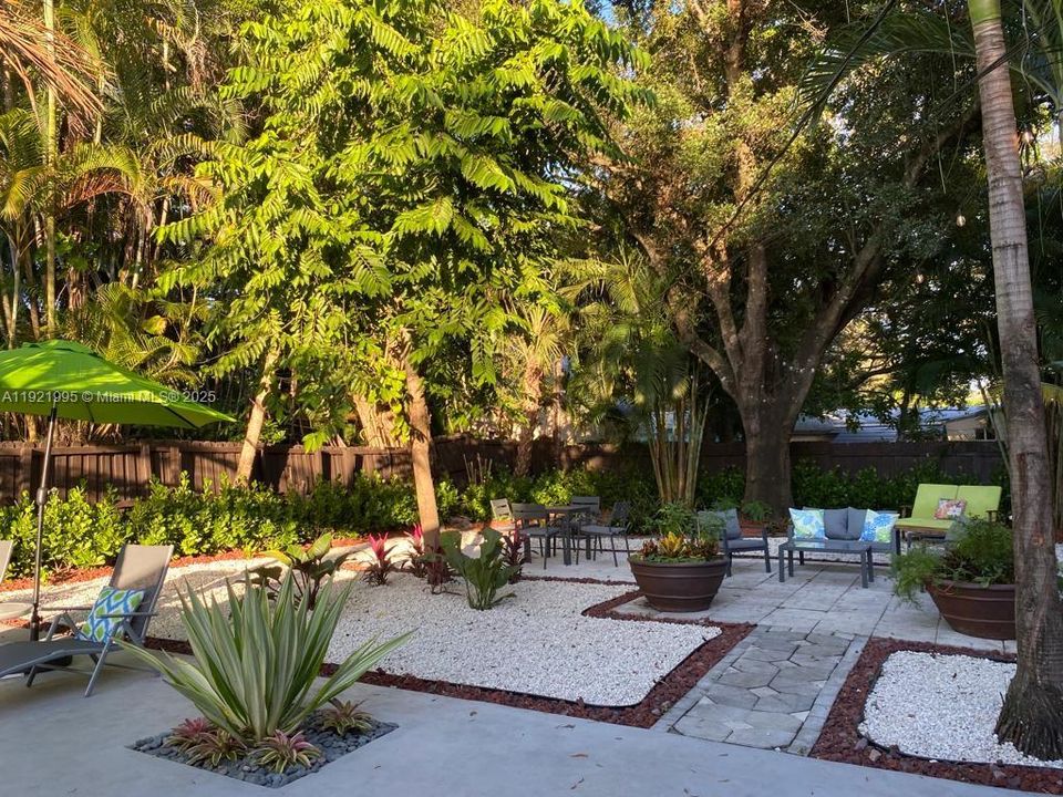 For Sale: $790,000 (3 beds, 2 baths, 1494 Square Feet)