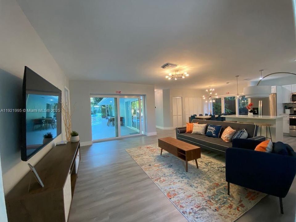 For Sale: $790,000 (3 beds, 2 baths, 1494 Square Feet)