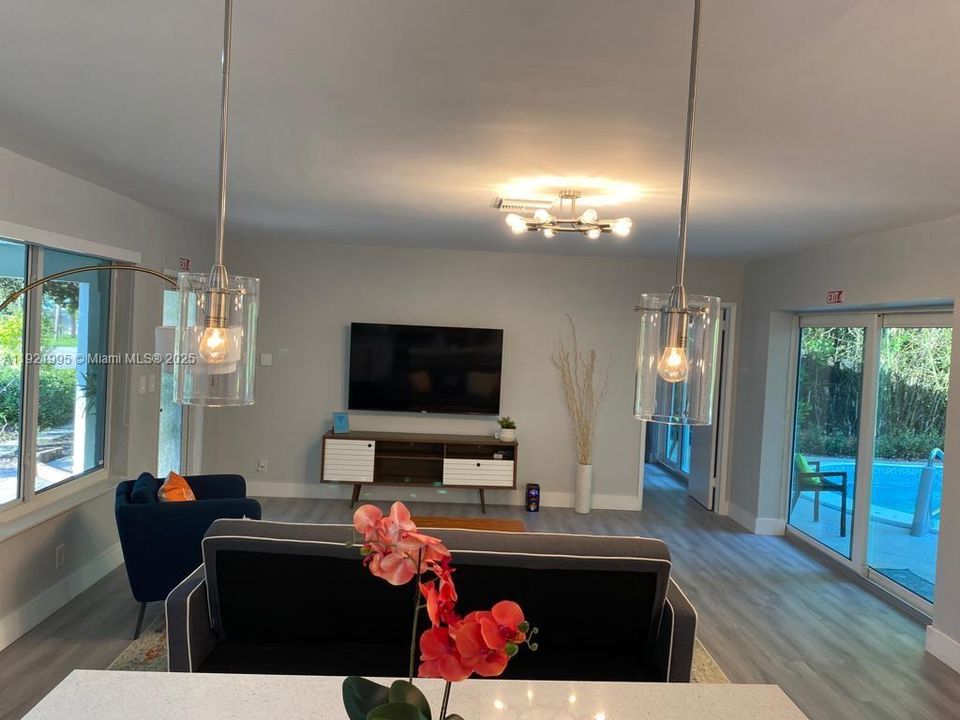 For Sale: $790,000 (3 beds, 2 baths, 1494 Square Feet)