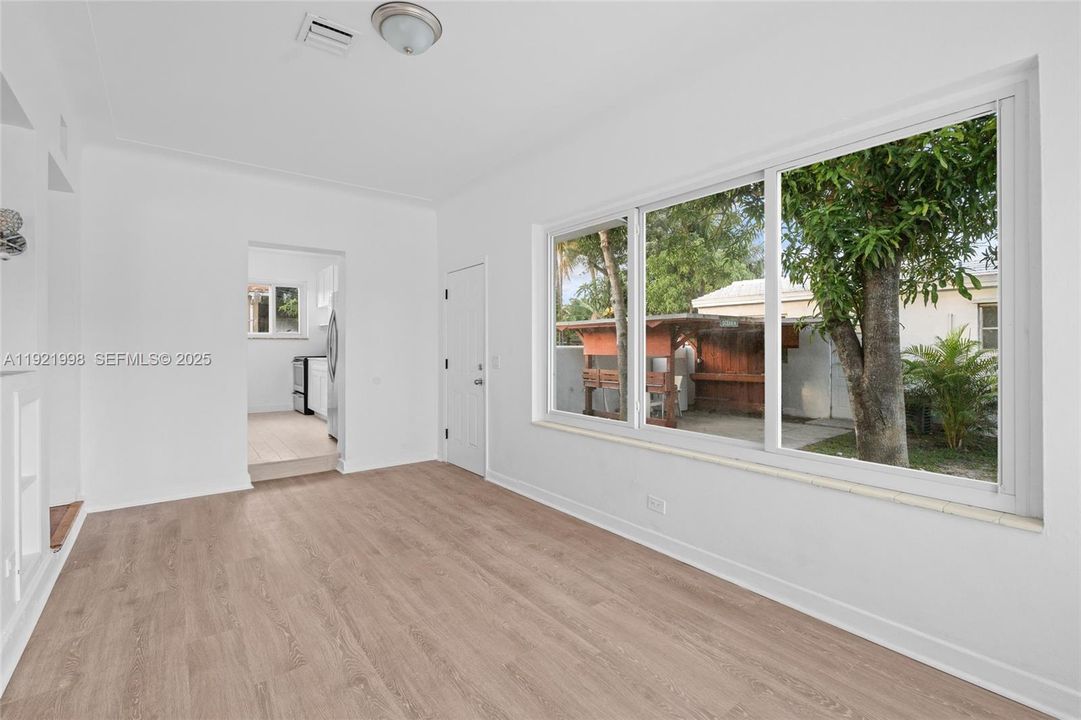 For Rent: $3,500 (3 beds, 2 baths, 1325 Square Feet)