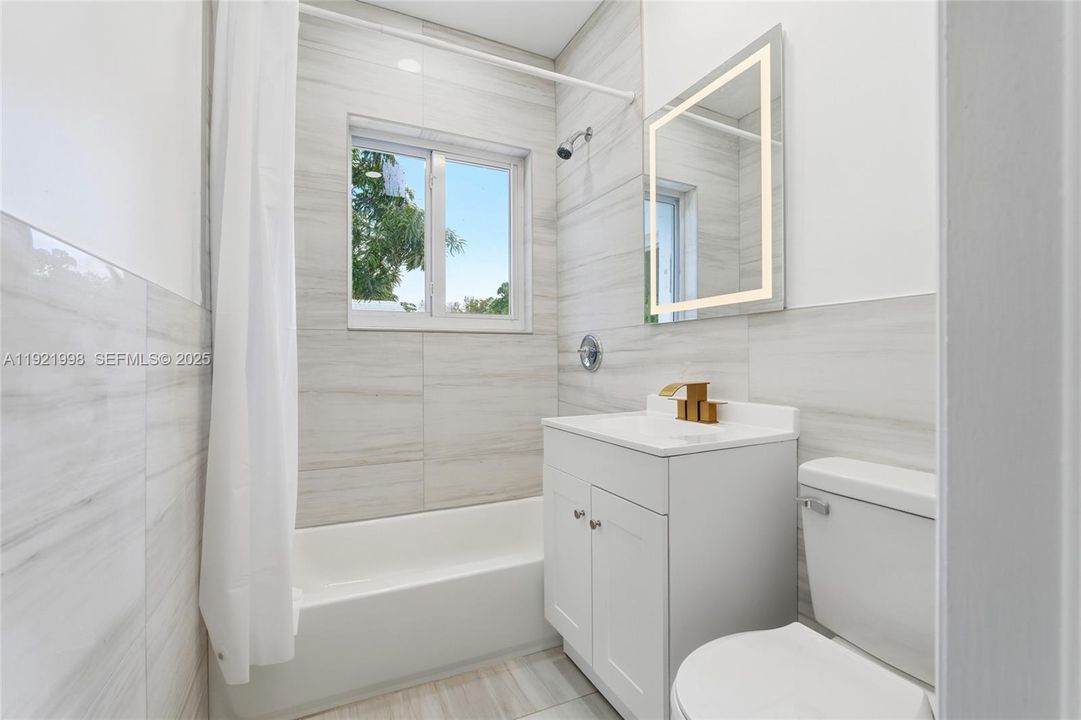 For Rent: $3,500 (3 beds, 2 baths, 1325 Square Feet)