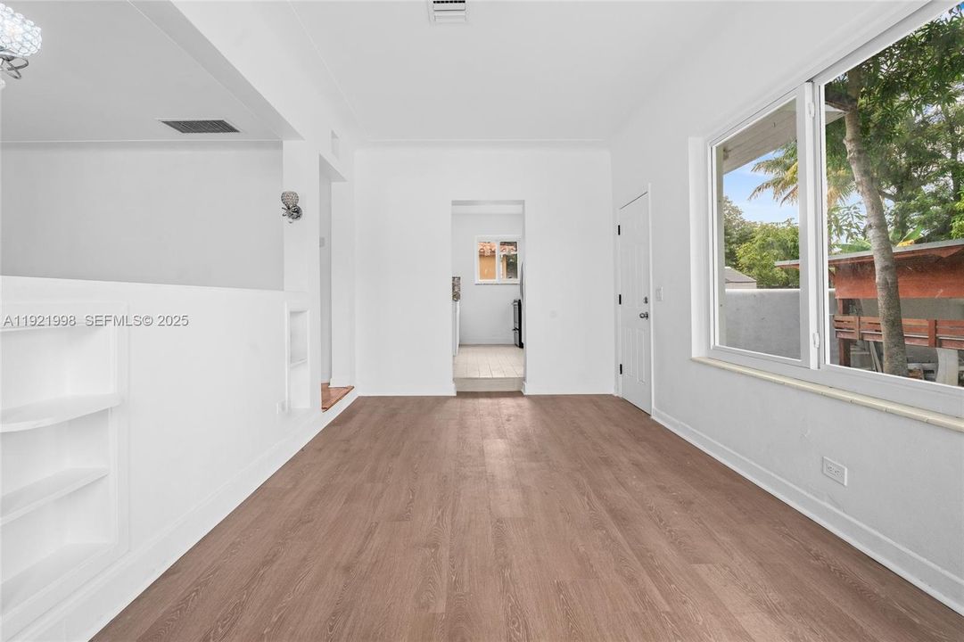 For Rent: $3,500 (3 beds, 2 baths, 1325 Square Feet)