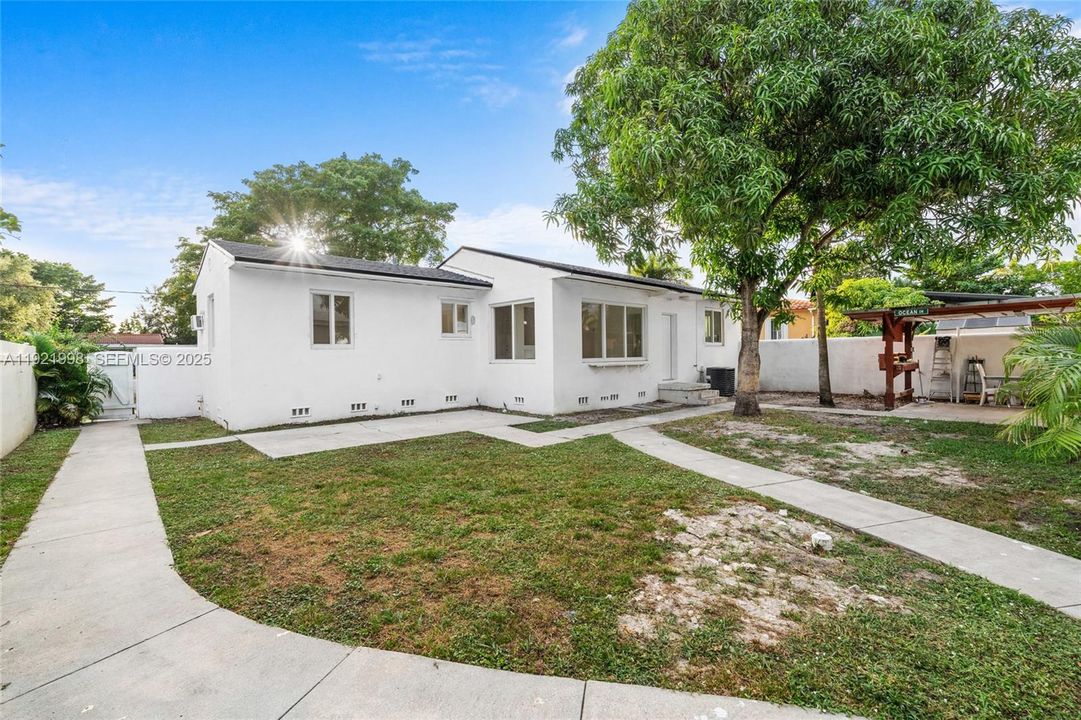 For Rent: $3,500 (3 beds, 2 baths, 1325 Square Feet)